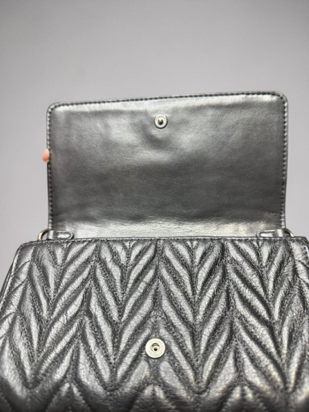 COACH Quilted Metallic Calf Leather Crossbody Chain Clutch F38681 EUC - Picture 8 of 12